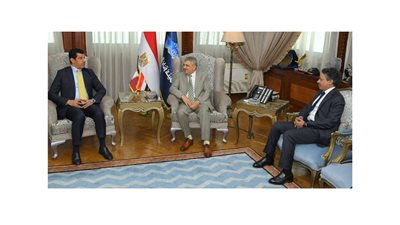 رئيس هيئة قناة السويس يستقبل سفير قطر في مصر لبحث تعزيز التعاون المشترك