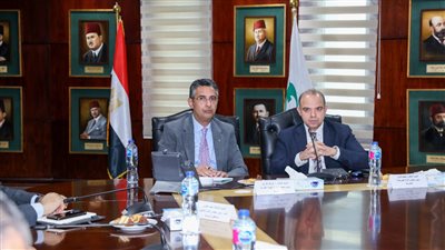 رئيس البريد يبحث مع «البورصة» فرص الترويج لصناديق الاستثمار