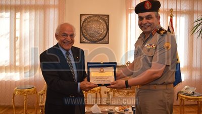 الكلية الفنية العسكرية تستضيف العالم الكبير فاروق الباز