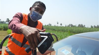 قبل انتهاء المهلة.. الداخلية تُهيب بمالكي المركبات تركيب الملصق الإلكتروني