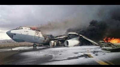 بالفيديو..تدمير طائرة نقل عسكري في مطار صنعاء جراء غارة للتحالف
