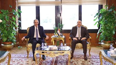 تعاون بين «الطيران» و«الاتصالات» لتنفيذ مشروعات مشتركة