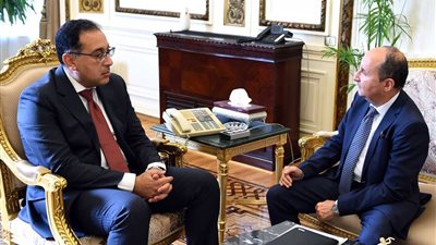 مبادرة حكومية لطرح سيارات تعمل بمزيج الكهرباء والوقود لتوفير الطاقة