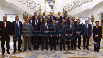 مجلس الوزراء يكرم المحافظين السابقين