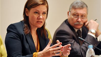 سفيرة لاتفيا تبحث سبل فتح خط طيران مباشر مع القاهرة