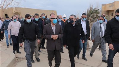 «الوزير» يتفقد ميناء سفاجا البحري ويتابع إنهاء ساحة النقل الثقيل