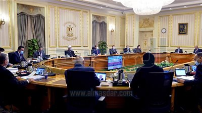 الحكومة تسمح لذوي الإعاقة بالاستعانة بالزوج والأخوات لقيادة السيارة