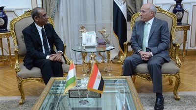 وزير الإنتاج الحربى يبحث مع 