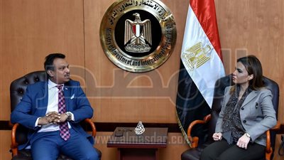 سحر نصر تبحث مع سفير سنغافورة زيادة استثمارات بلاده في مصر