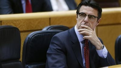 وزير الصناعة الإسباني يعلن استقالته بعد فضيحة 