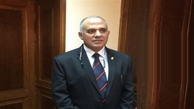 وزير الري يتلقى تقريرا حول سير العمل بمشروع قناطر أسيوط