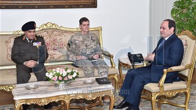 تفاصيل اجتماع السيسي مع  قائد القيادة المركزية الأمريكية