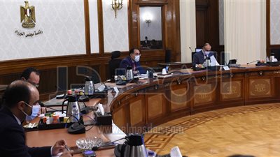 رئيس الوزراء يناقش مقترحات تحفيز تصدير السيارات المُصنعة محليًا