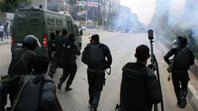 قوات الأمن تفرق مسيرة إخوانية بعد خروجها من مسجد الاستقامة بالجيزة