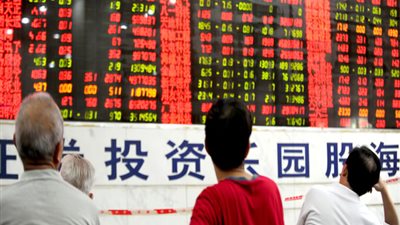 أسهم الصين تتراجع وتسجل مكاسب أسبوعية