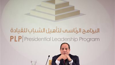 السيسى  يزور طلبة البرنامج الرئاسي لتأهيل الشباب على القيادة (صور)