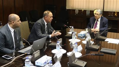 وزير الكهرباء يبحث زيادة استثمارات شركة الفنار للطاقة في مصر