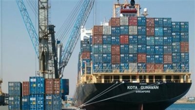 موانئ بورسعيد تستقبل سفينتى حاويات