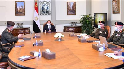 «السيسي» يستعرض جهود تعظيم القيمة المضافة للرمال السوداء