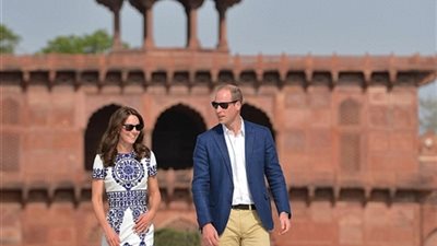 بالصور.. الأمير ويليام يجلس مكان والدته بعد 24 عاما