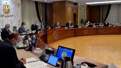 الحكومة تُقرر إلغاء جميع القيود على دخول المصريين والأجانب إلى مصر