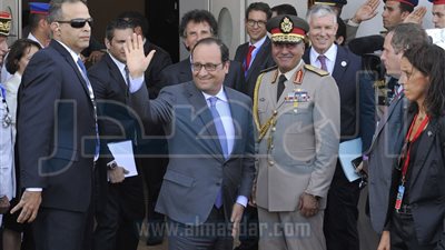  وصول الرئيس الفرنسي للمشاركة في حفل افتتاح مشروع قناة السويس الجديد