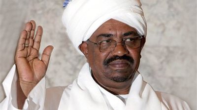 البشير يصل مقر الاحتفال بافتتاح مشروع قناة السويس الجديد