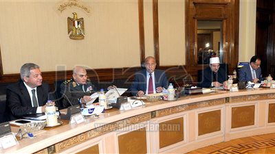 مجلس الوزراء يقر تغليظ العقوبات على المتلاعبين من التجار في تداول السلع