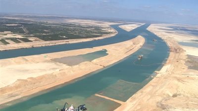 22 سفينة تعبر المجرى الملاحي لمشروع قناة السويس الجديد.. اليوم