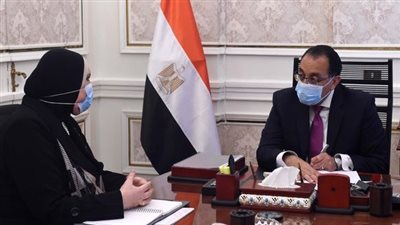 نيفين جامع تستعرض نتائج المشاركة بمنتدى سانت بطرسبرج أمام رئيس الوزراء