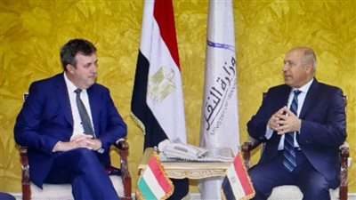 وزير النقل يبحث التعاون مع المجر لتصنيع الأوتوبيس البرمائي والأتوبيسات الكهربائية