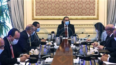 رئيس الوزراء يتابع ملفي إعادة هيكلة الجهاز الإداري والمسابقات المركزية