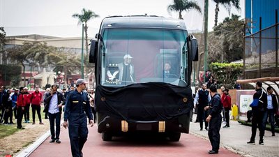 النادي الأهلي يستلم أوتوبيس فريق الكرة (صور)