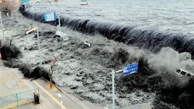 بالفيديو .. قتيل وجريح إثر إعصار شديد ضرب ولاية تكساس الامريكية