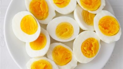 من بينها صفار البيض.. أطعمة تنشط الذاكرة والخلايا العصبية