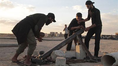 مصرع شخص وإصابة 4 آخرين إثر سقوط قذائف على 