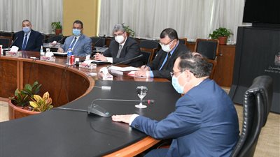 «الملا»: إقامة صناعات وسيطة ومكملة لخدمة نشاط تموين السيارات بالغاز