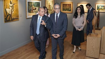 البنك الأهلي يفتتح عرضه للمقتنيات ويعلن الفائزين في مسابقة «البورتريه»