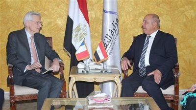 «الوزير» يبحث مستجدات تصنيع وتوريد 55 قطار فرنسي للخط الأول ‏للمترو 