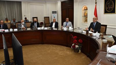 «الجزار» يشدد على ضرورة الإلتزام بمواعيد تسليم مشروعات العاصمة الإدارية