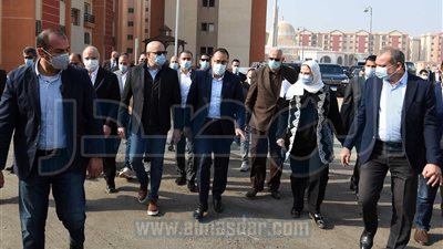 رئيس الوزراء يتفقد مشروع بديل العشوائيات في مدينة السلام