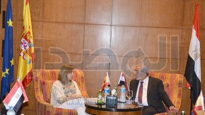 وزير التجارة يبحث مع نظيرته الأسبانية تعزيز العلاقات الاستثمارية (صور)