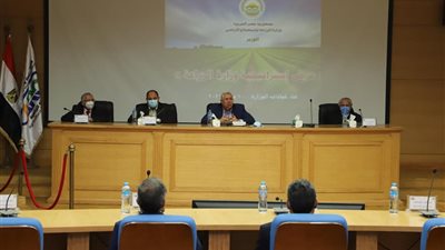 وزير الزراعة يبحث موقف استغلال الأصول والنهوض بالمحاصيل الاستراتيجية