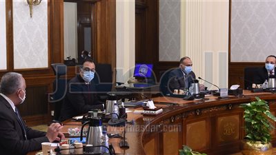 رئيس الوزراء يتابع جهود التحول للري الحديث وتبطين الترع