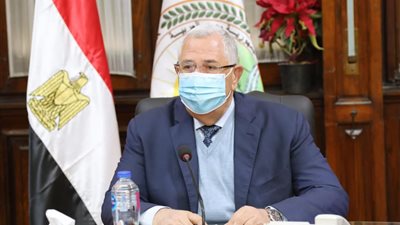 وزير الزراعة يبحث ومعاونوه تنفيذ تكليفات «السيسي» في «افتتاحات الصعيد»