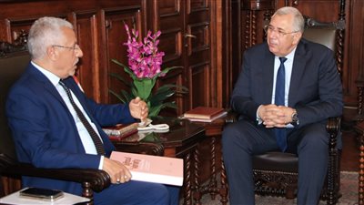 وزير الزراعة يبحث مع الأمين العام لجائزة خليفة النهوض بصناعة النخيل