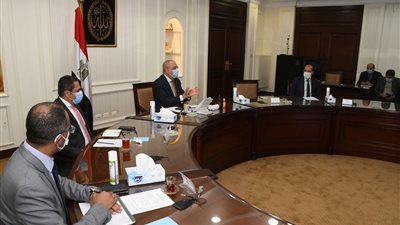 وزير الإسكان يتابع تنفيذ خطة التوسع في محطات تحلية مياه البحر