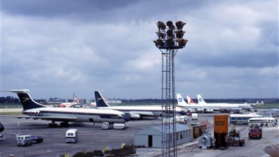 بريطانيا تحقق في تصادم طائرتين بمطار 