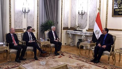 رئيس الوزراء يبحث مع السفير الفرنسي عدد من الملفات ذات الاهتمام المشترك