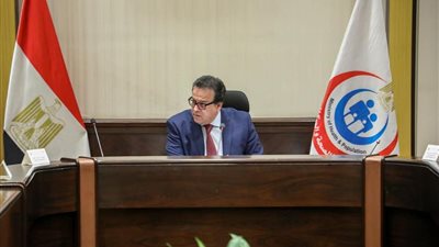 وزير التعليم العالي يتابع مشروع ميكنة منظومة التأمين الصحي الشامل 